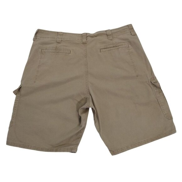 Wrangler beige men's cargo shorts Size38, with multiple pockets and belt loops. - Picture 2 of 6